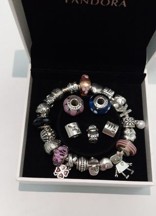 Pulsera Pandora con 25 charms Pandora. 