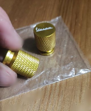 Tapones Válvula Vespa Dorados de aluminio 