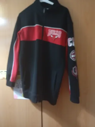 Chaqueta NBA Chicago Bulls Negra y Roja talla 13 -