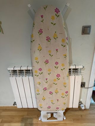 Tabla de planchar con estampado floral
