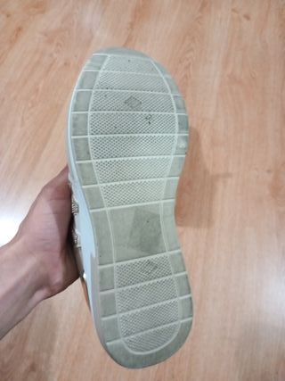 Zapatillas beige y dorado talla 38