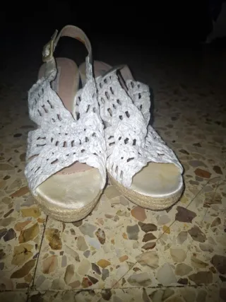 Sandalias de cuña blancas tejidas