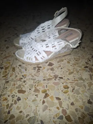 Sandalias de cuña blancas tejidas