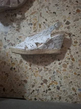 Sandalias de cuña blancas tejidas
