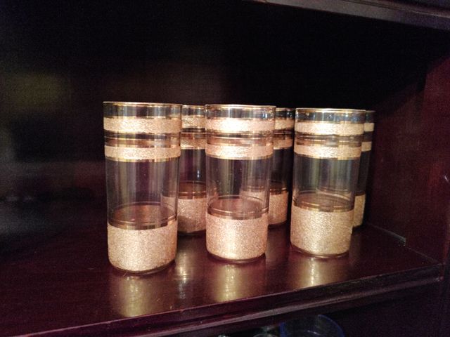 Vasos de chupito dorados y transparentes