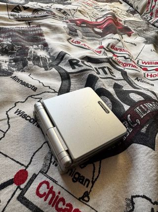 Nintendo Game Boy Advance SP Plata + Juego