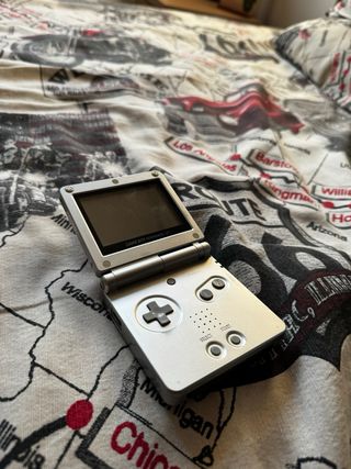 Nintendo Game Boy Advance SP Plata + Juego