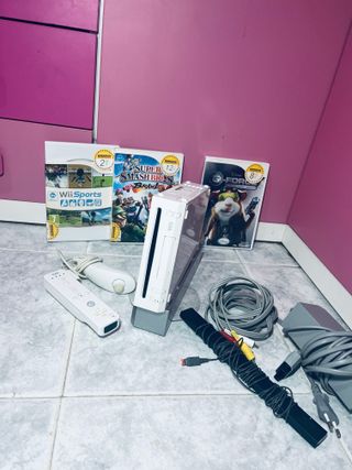Nintendo Wii con 2 mandos y 3 juegos