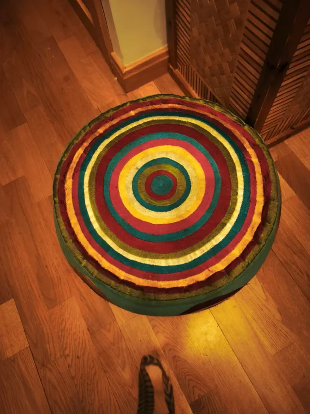 Puf redondo multicolor ,