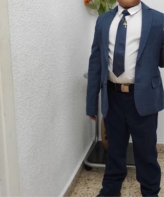 Traje de niño azul para cualquier evento.tall 9-10
