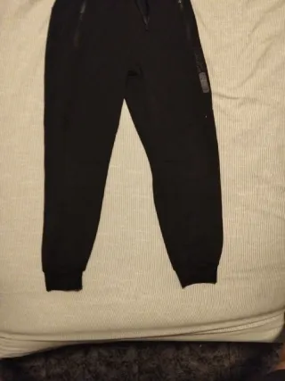 Chándal Tech Negro Talla M o xs para niños  12 o13
