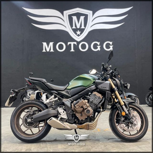 Honda CB650R E-Clutch 3.974 km 2025