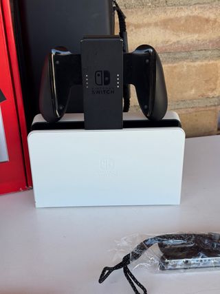 Nintendo Switch OLED bianco
