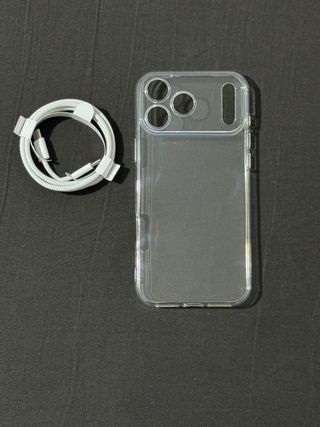 Vendo per iPhone 17 ProMax cover e cavo