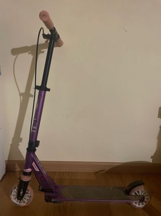 Patinete morado Oxelo