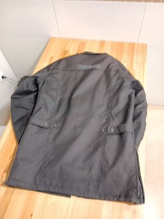 CHAQUETA MOTO Y VESTIR YAMAHA CON CAPUCHA T. M