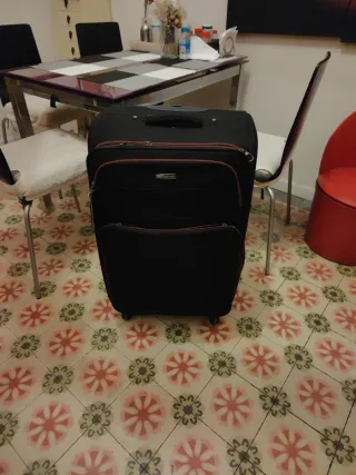 Maleta de viaje negra