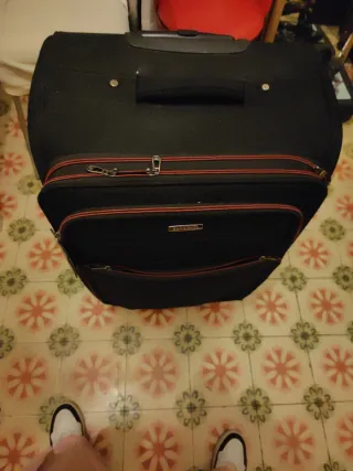 Maleta de viaje negra