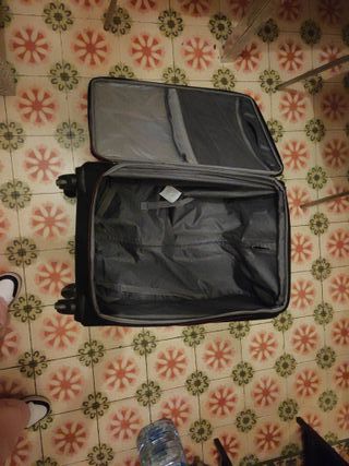 Maleta de viaje negra