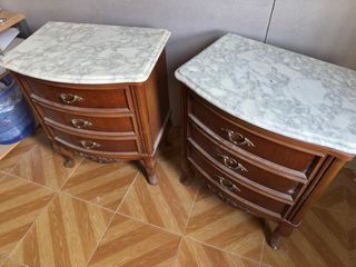 Mesitas de noche de madera y mármol