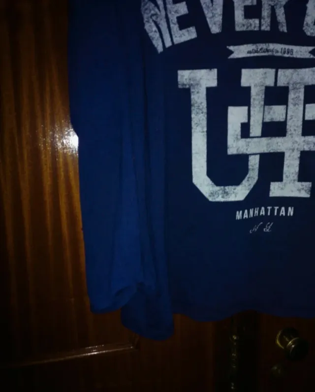 Camisola Azul Escura Com Estampa Never Give Up