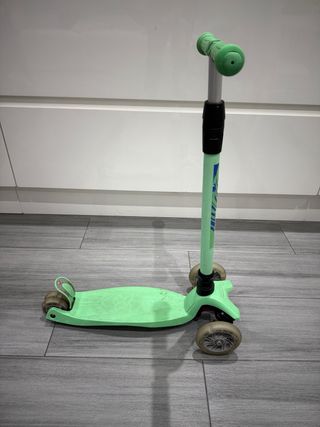 Patín infantil 3 ruedas verde