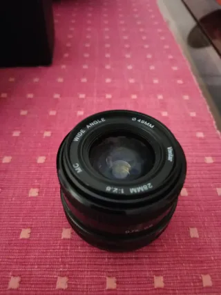2 fotocamere Canon e Nikon con obiettivi e accessori