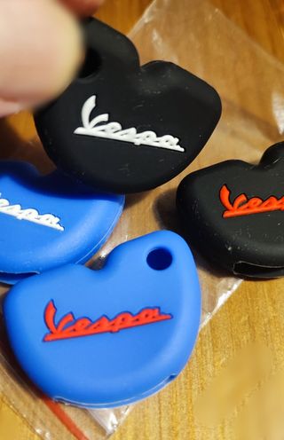 Funda Llave Vespa Silicona Negra y Azul