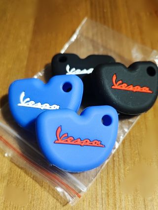 Funda Llave Vespa Silicona Negra y Azul