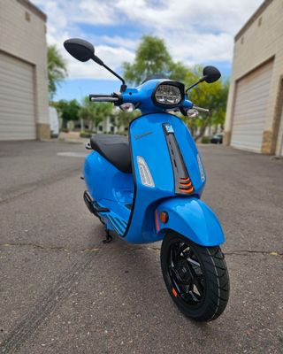 Funda Llave Vespa Silicona Negra y Azul