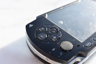 PSP 1004 Fat con caja original, cargador y funda