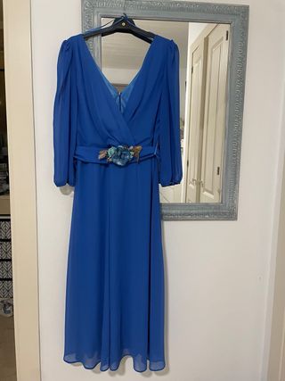 Vestido fiesta azul largo con fajín floral