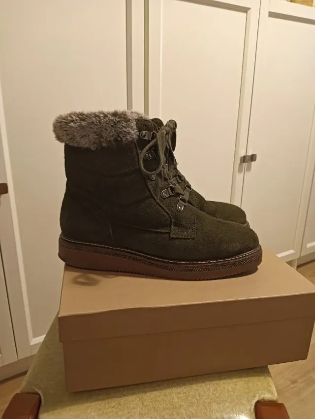 Botines ante verde, pelo en el borde, dentro no