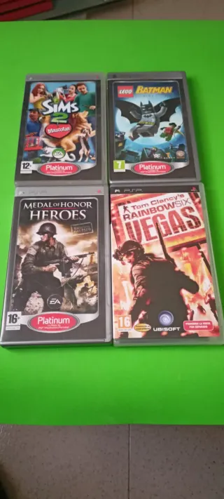 Lote 4 juegos PSP: Sims 2, Lego Batman, Medal of H