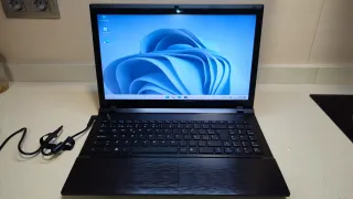 Ordenador portátil Airis con Windows 11 
