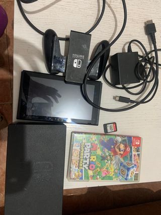 Nintendo switch con dos juegos sin mandos
