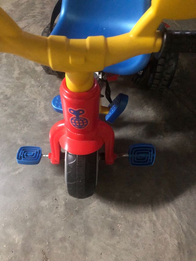 Triciclo Feber azul y rojo