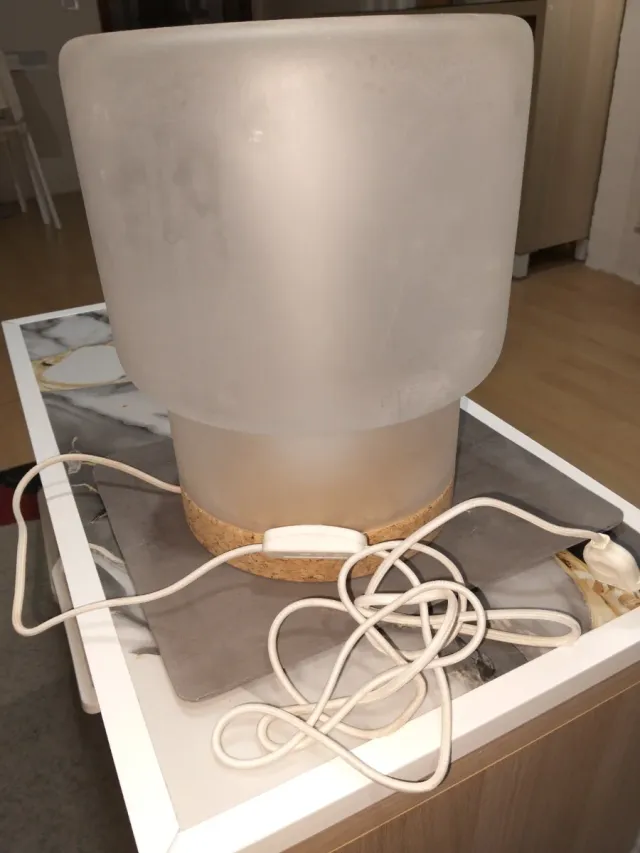 Lámpara de mesa base corcho y cristal