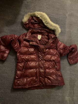 Parka Gap Roja con Capucha y Pelo