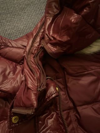 Parka Gap Roja con Capucha y Pelo