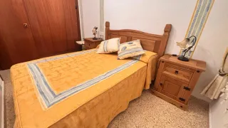 Muebles de madera para dormitorio y colchon.