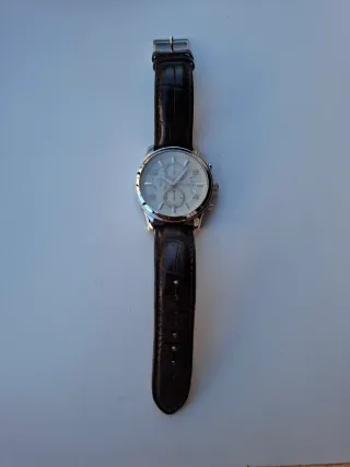 Reloj Guess Correa Marrón y Esfera Plateada