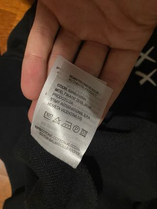 Felpa nera Off-White x Kaws