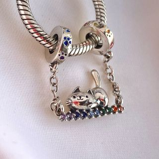 CHARM GATO TUMBADO COLORES 