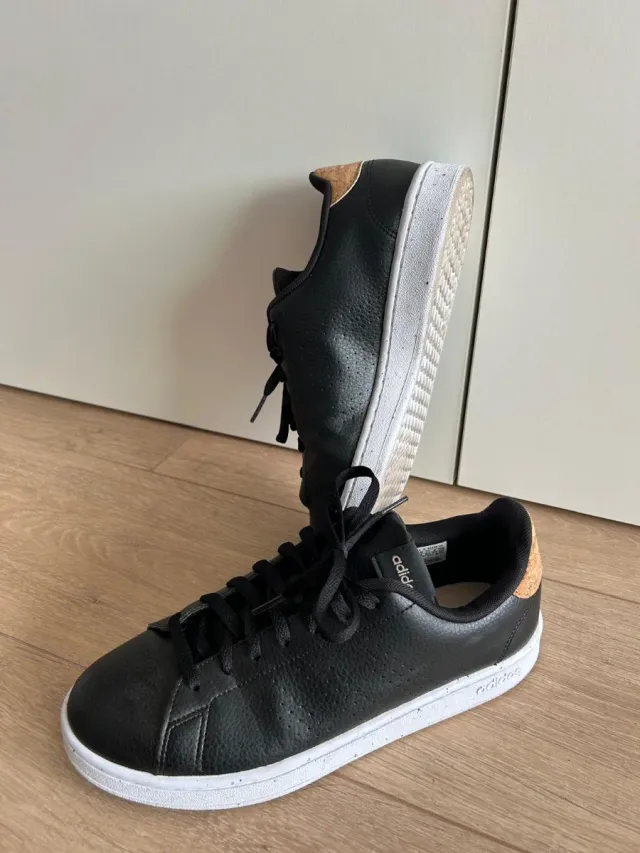 Adidas Advantage Negras