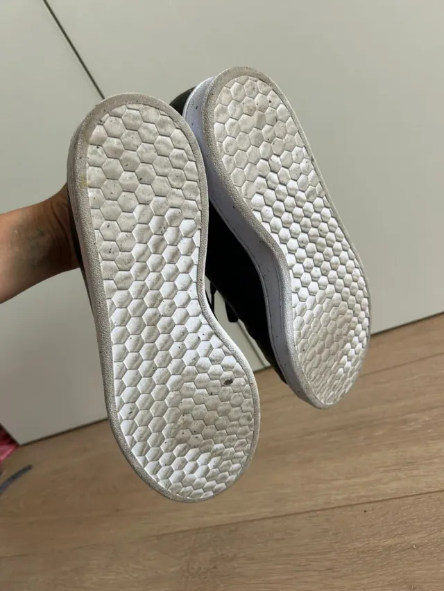 Adidas Advantage Negras