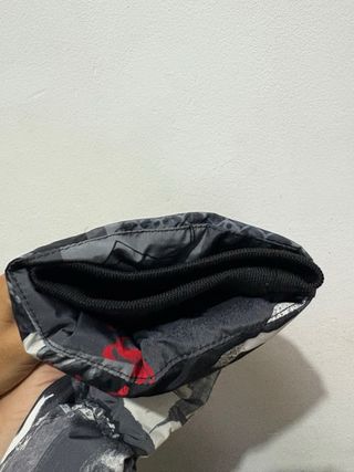 Chaqueta acolchada urbana con estampado gráfico – 