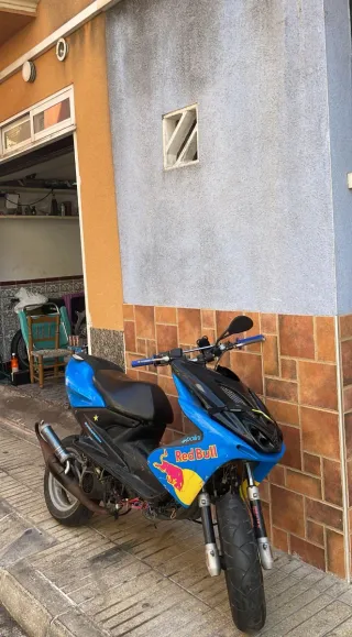Moto Scooter Azul Red Bull