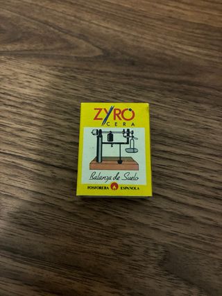 Caja de cerillas Zyro