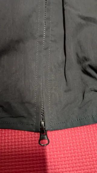 Chaqueta con capucha